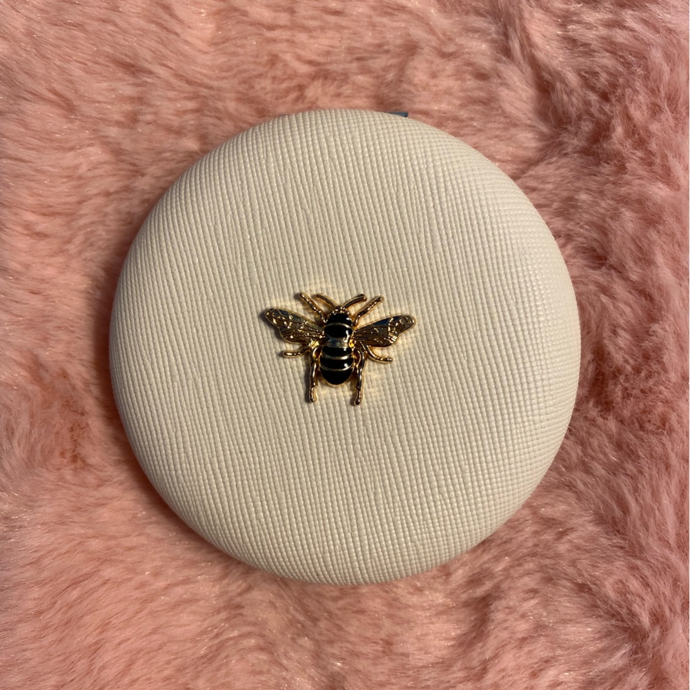 Bee makeup mirror